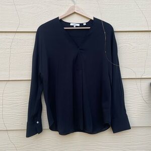 🌵silky black Vince shirt